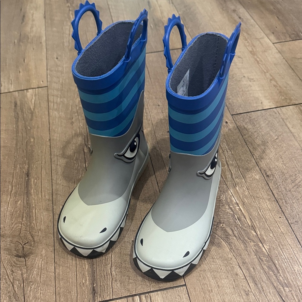 Kids Shark-Themed Rain & Snow Boots - Blue and Gray